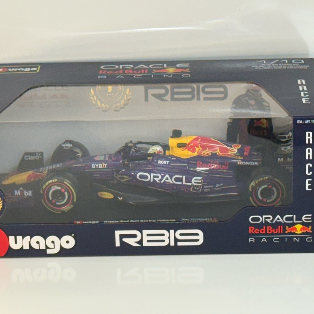 Red Bull Racing RB19 Model Car - Picture 15 of 15